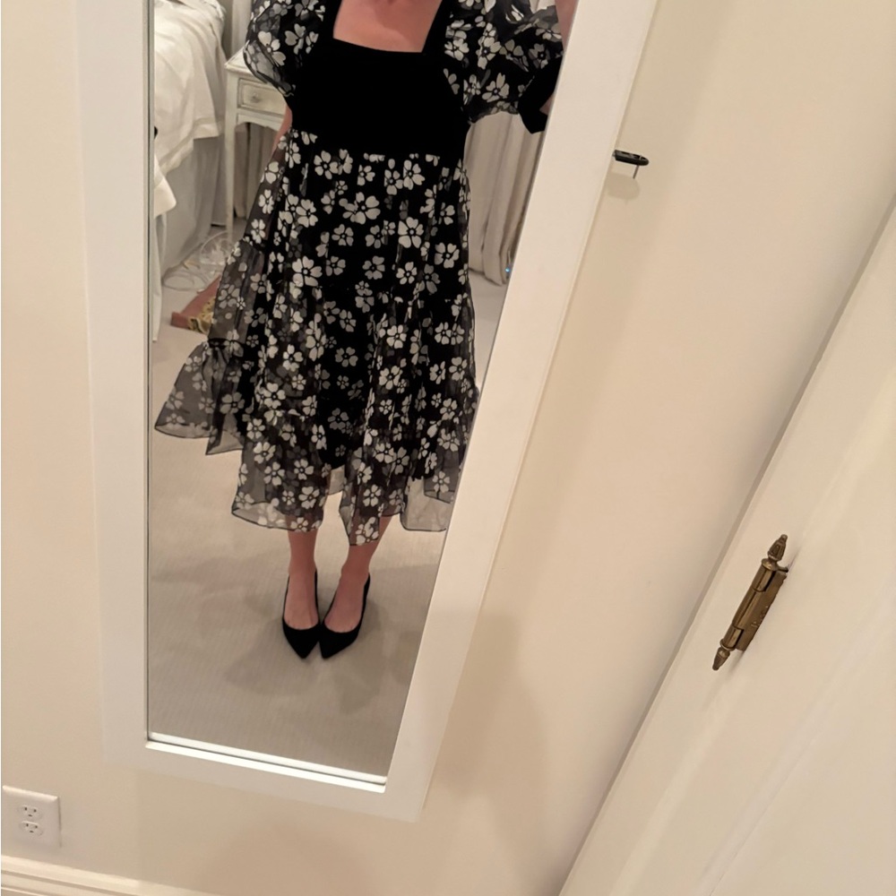 Chic Asymmetrical Black and White Floral Dress